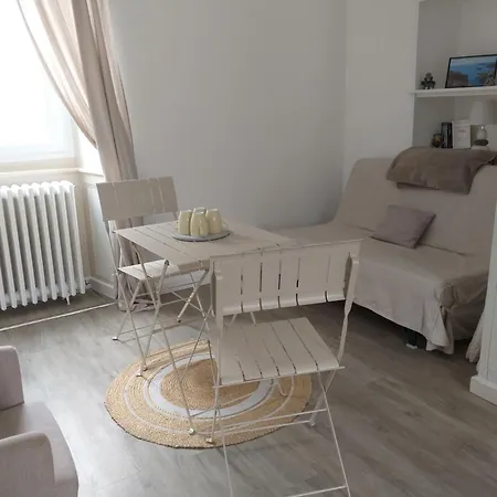 Manoir St Yves -gite * Киберон